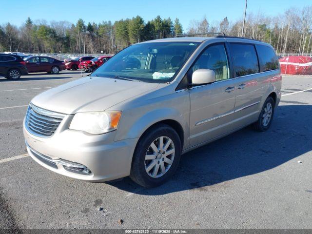 Chrysler Town & Country Touring Image 7