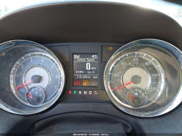 Chrysler Town & Country Touring Image 10