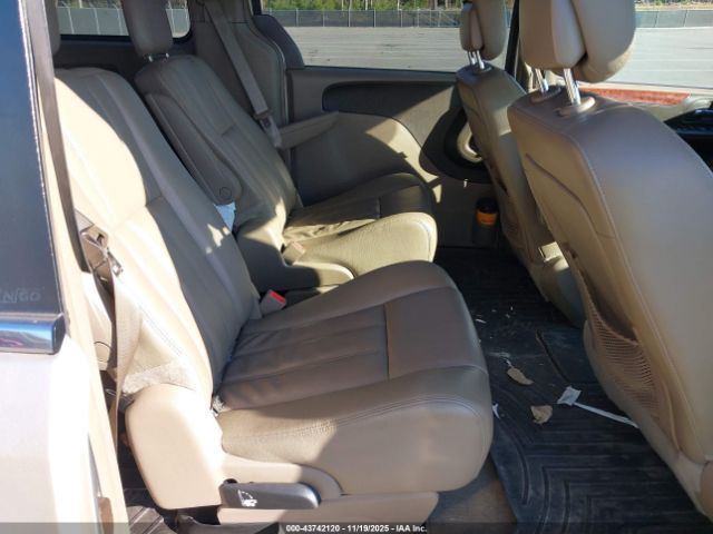 Chrysler Town & Country Touring Image 2