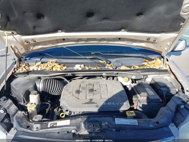 Chrysler Town & Country Touring Image 9