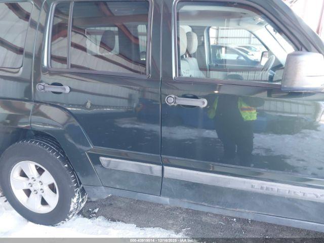Jeep Liberty Sport Image 6