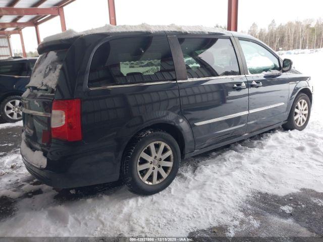 Chrysler Town & Country Touring Image 3