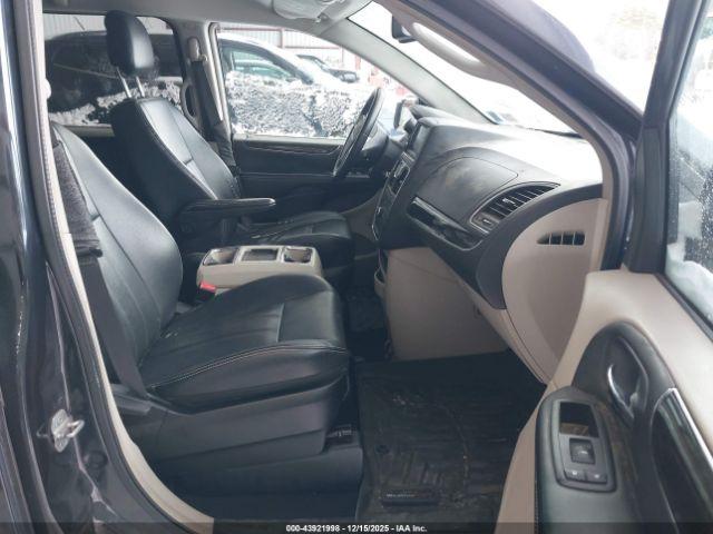 Chrysler Town & Country Touring Image 2