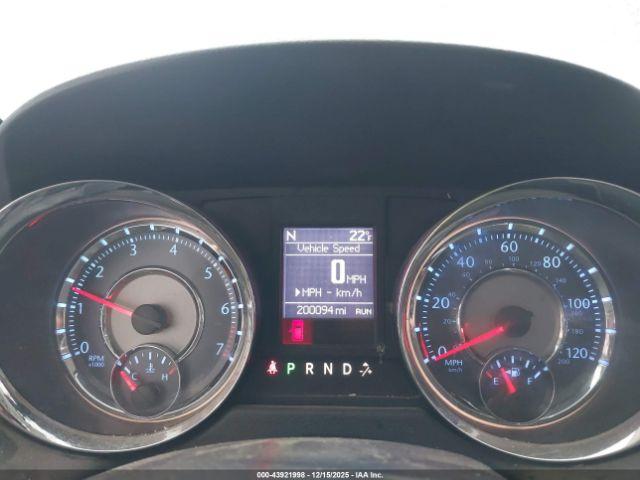 Chrysler Town & Country Touring Image 8