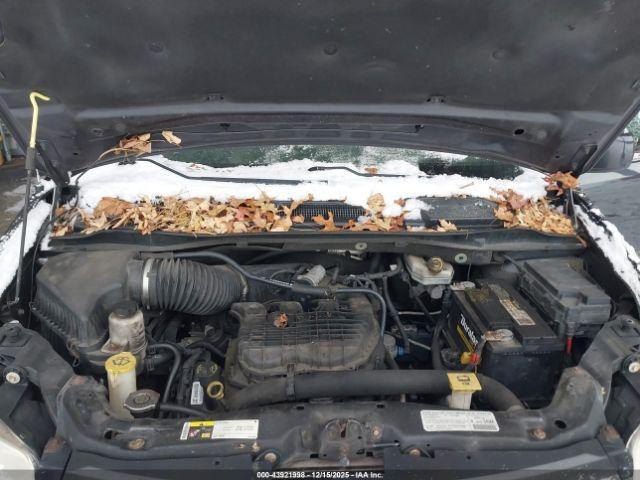 Chrysler Town & Country Touring Image 6