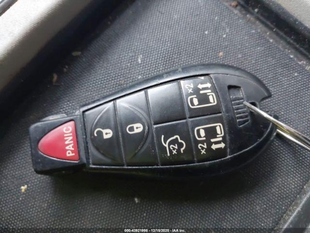 Chrysler Town & Country Touring Image 5