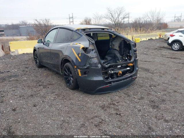 Tesla Model Y Long Range Dual Motor All-wheel Drive Image 14