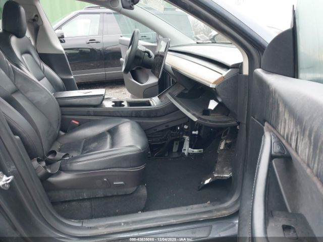 Tesla Model Y Long Range Dual Motor All-wheel Drive Image 15