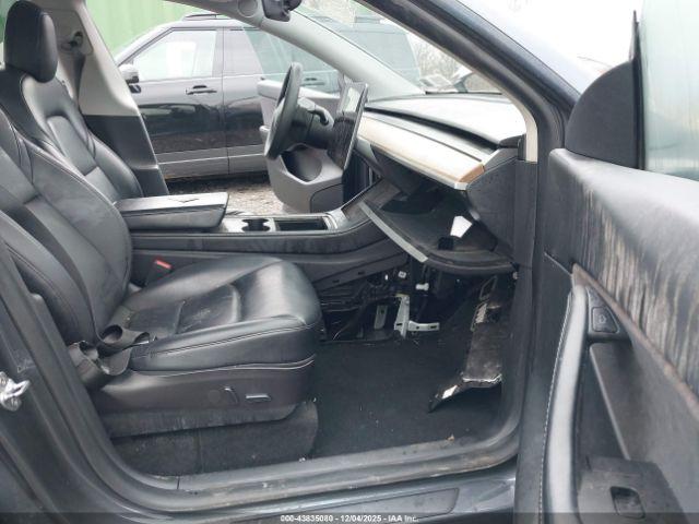 Tesla Model Y Long Range Dual Motor All-wheel Drive Image 15