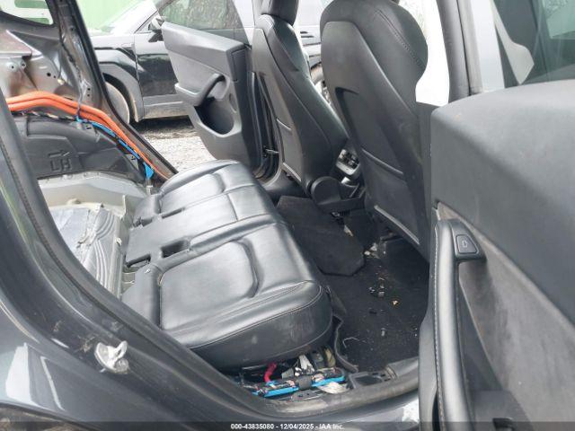 Tesla Model Y Long Range Dual Motor All-wheel Drive Image 16