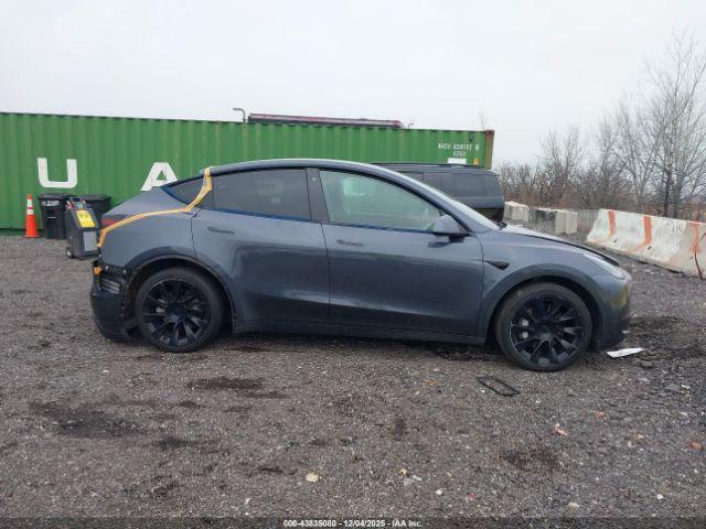 Tesla Model Y Long Range Dual Motor All-wheel Drive Image 8
