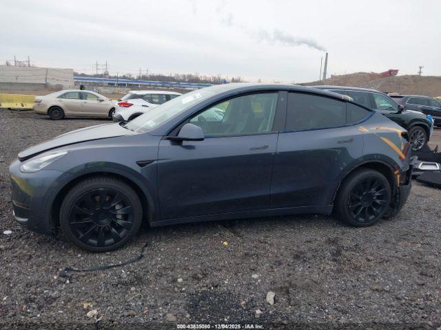 Tesla Model Y Long Range Dual Motor All-wheel Drive Image 9