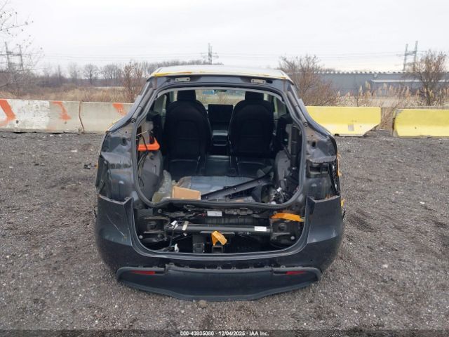 Tesla Model Y Long Range Dual Motor All-wheel Drive Image 3