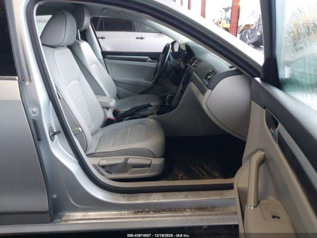 Volkswagen Passat 1.8t Se Image 8