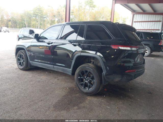 Jeep Grand Cherokee Altitude X 4x4 Image 2