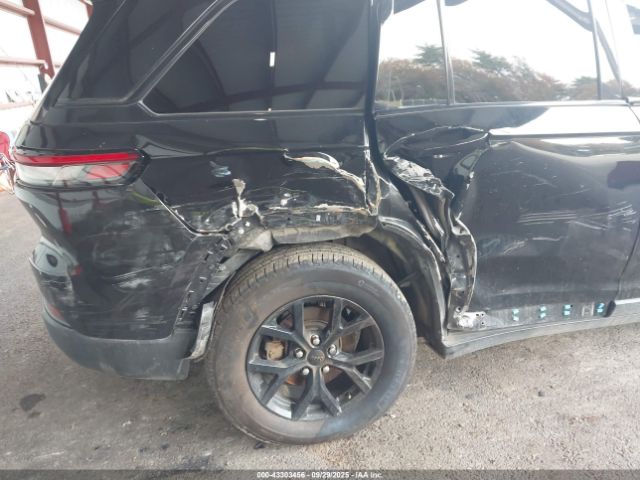 Jeep Grand Cherokee Altitude X 4x4 Image 4