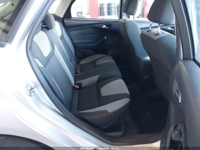 Ford Focus Se Image 6