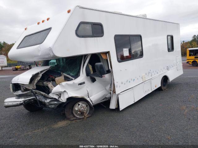 Ford E-450 Standard Image 9