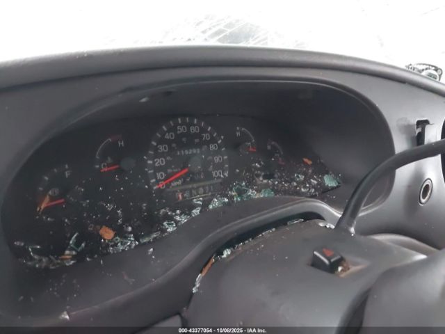 Ford E-450 Standard Image 10