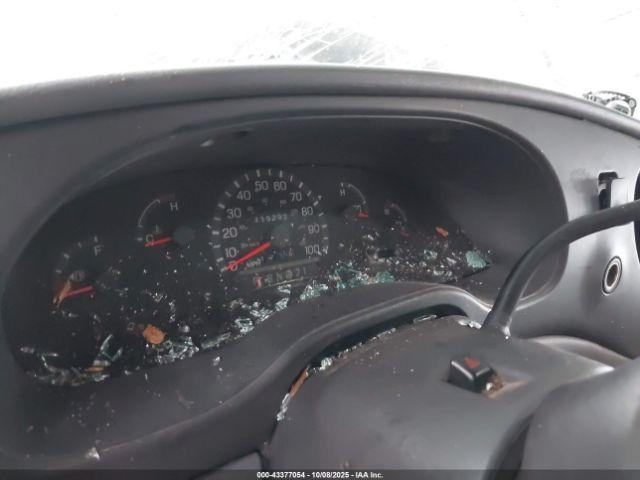 Ford E-450 Standard Image 10