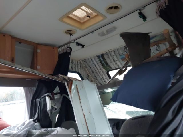 Ford E-450 Standard Image 15