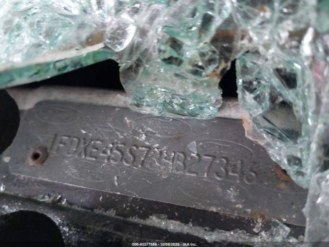 Ford E-450 Standard Image 6