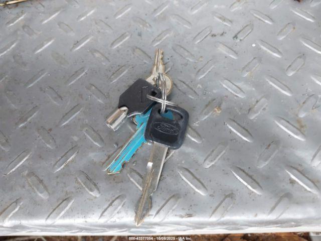 Ford E-450 Standard Image 11