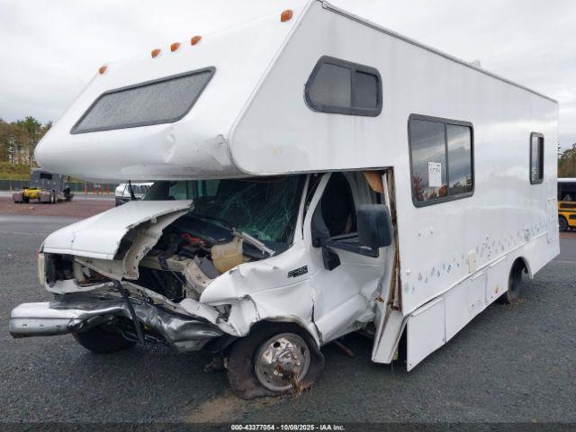 Ford E-450 Standard Image 8