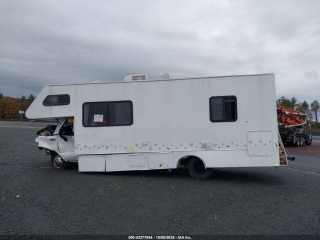 Ford E-450 Standard Image 13