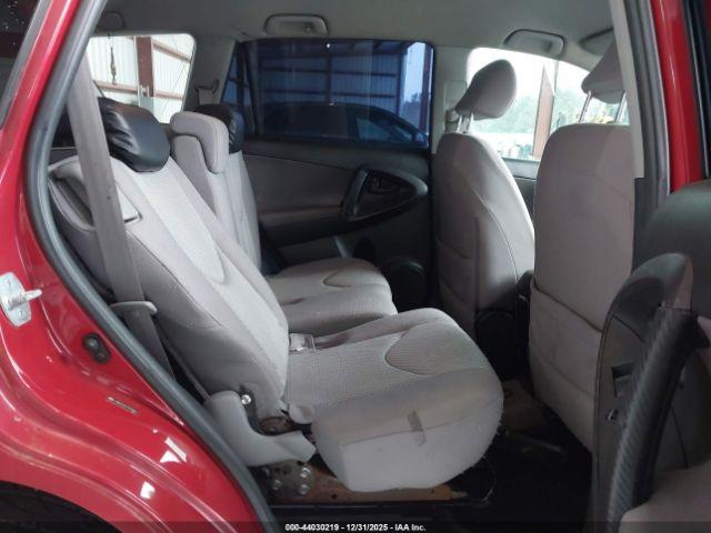 Toyota RAV4 Image 11