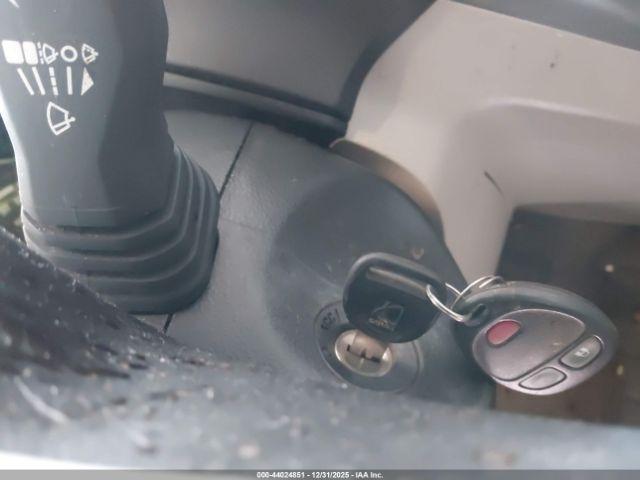 Saturn Vue 4-cyl Xe Image 6