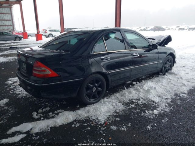 Mercedes-Benz C-Class Sport Image 10