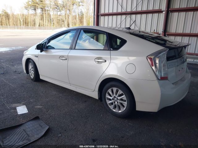 Toyota Prius Image 12