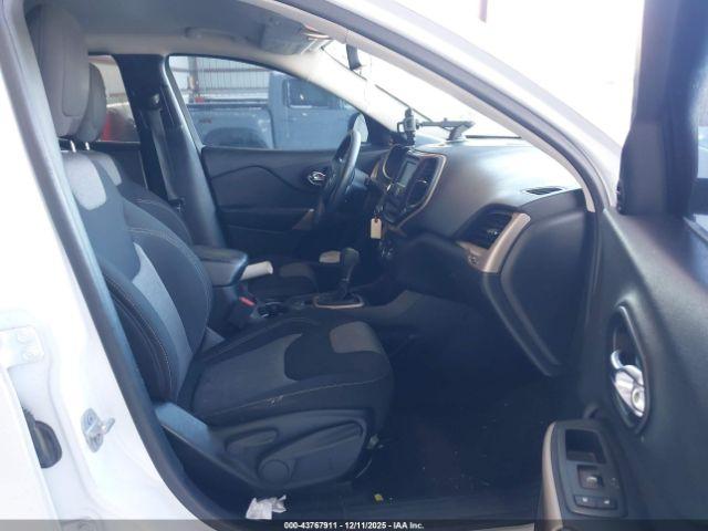 Jeep Cherokee Sport Fwd Image 11