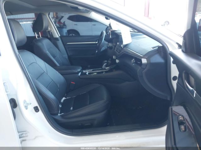 Nissan Altima Platinum Intelligent Awd Image 3