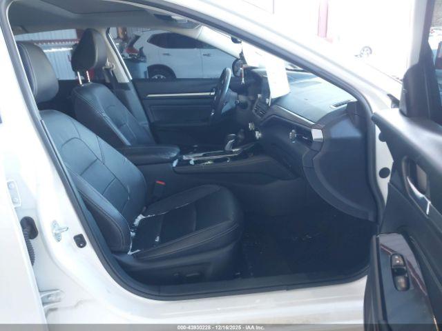 Nissan Altima Platinum Intelligent Awd Image 3