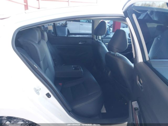 Nissan Altima Platinum Intelligent Awd Image 2