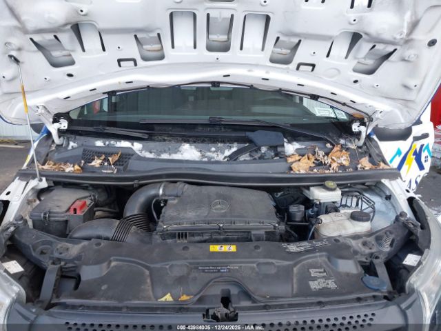 Mercedes-Benz Metris Image 6